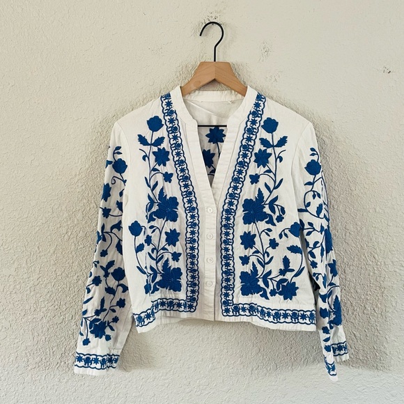 Vintage Tops - Vintage White & Blue Embroidered Button Up Cotton Blouse